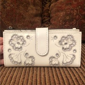 NWT-Patricia Nash-French Lace-Nazari Bifold Wallet-White-$89
